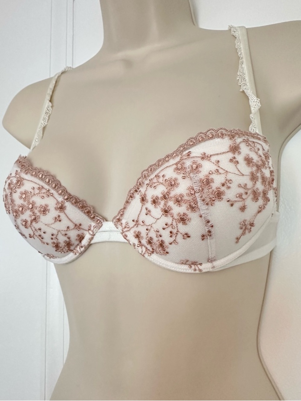 New La Perla Floral Embroidered Lace Bra - White and Pink #079